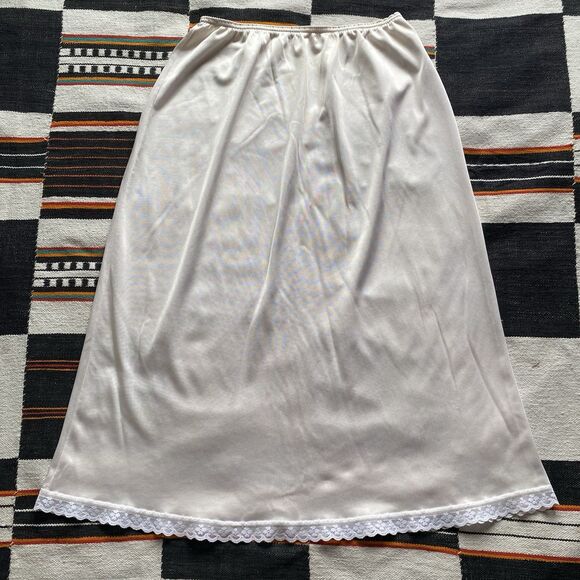 Vintage Warner’s Blush Lace Trim Slip Skirt. Medium. USA. Whimsygoth. Boho. - Picture 4 of 10